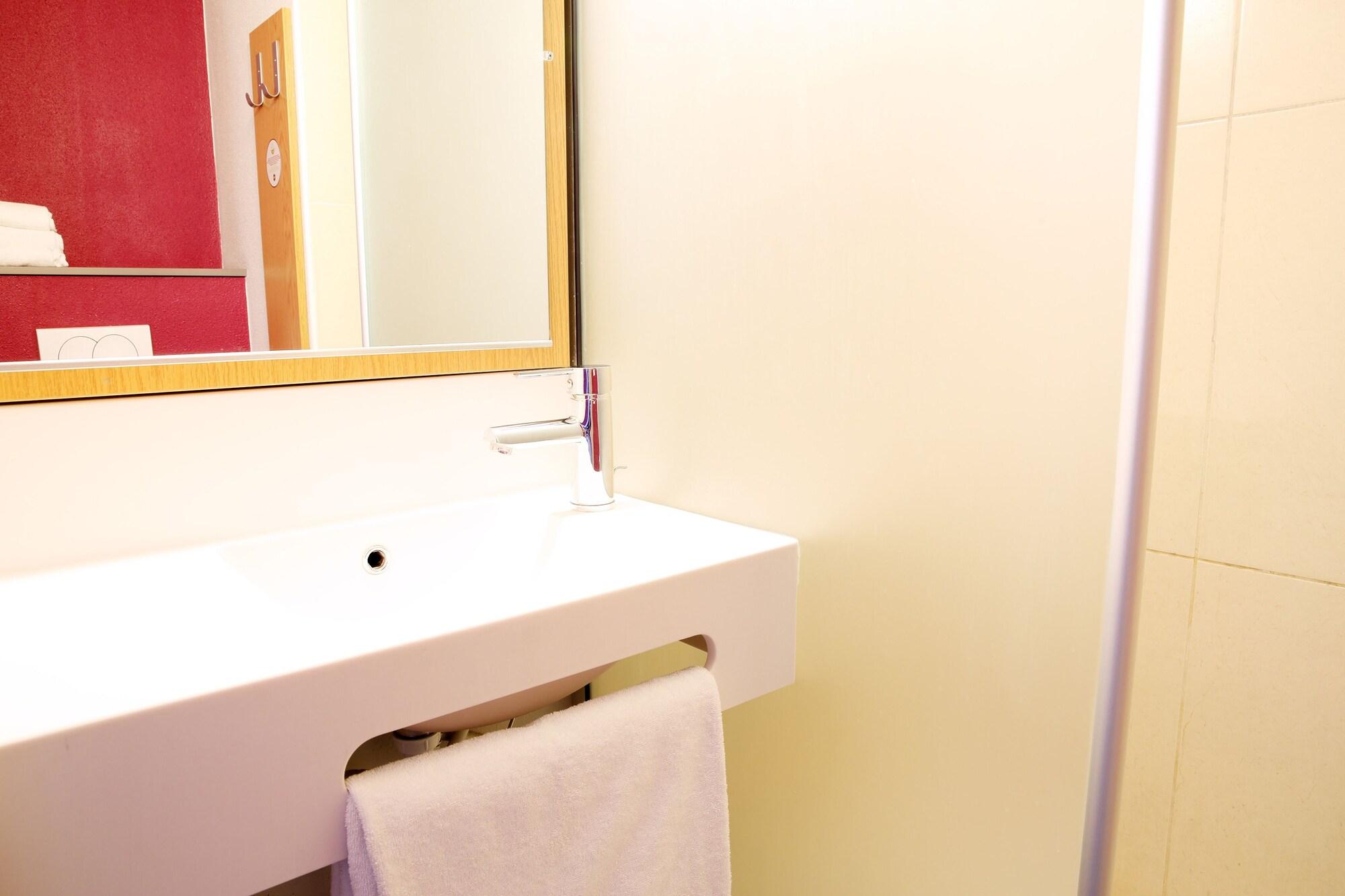B&B Hotel Aix En Provence Le Tholonet Bagian luar foto
